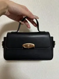 黒のエレガントハンドバッグ