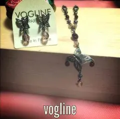 voglineの蝶々モチーフイヤリングとネックレス