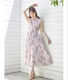 リボン付きウエストシャーリングフラワープリントプリーツワンピース