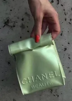 新品　CHANEL Make Up Take away 最新ポーチ ノベルティ