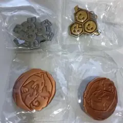 yumyum様専用　未開封のピンバッジ レアコイル、ミツハニー、リザードン２個