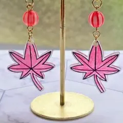 【紅葉のマスクチャーム】ハンドメイド　ビーズ　秋ピアス　イヤリング　和風