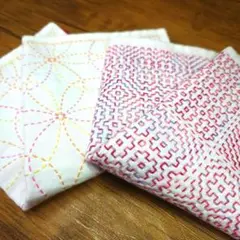 ◈刺し子ふきん2枚◈完成品 〈㊧30.5×32.0㊨32.0×32.5〉