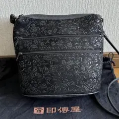 【未使用級✨】印傳屋　リュオラ　ショルダーバッグ　B5 印伝屋　クロスボディ 未使用級✨】印傳屋 リュオラ ショルダーバッグ B5 印伝屋 クロス