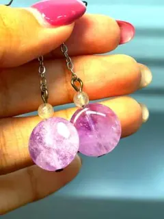 ラベンダーアメジスト 丸玉 揺れるピアス 天然石 紫