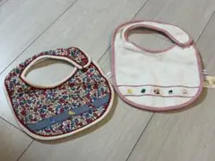 ファミリア　花柄と刺繍のスタイ2枚セット