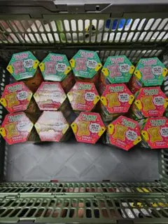 LOTTEのコアラのマーチ　イチゴ5個チョコレート10個のサムネイル