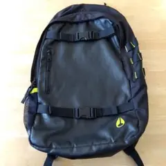 黒のシンプルなリュック