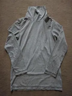 格安★UNIQLOユニクロ★ヒートテックキッズボーダータートルカットソー120