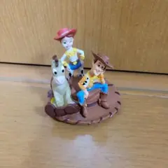 トイストーリー　フィギュア　ウッディ　ジェニー　ブルズアイ