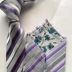 【美品】PaulSmith ポールスミス　ネクタイ　ストライプ　シルバーのサムネイル