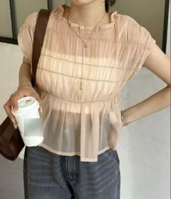 【美品】ゼヴォン シャーリングシアーフレンチブラウス ベージュ フリーサイズのサムネイル