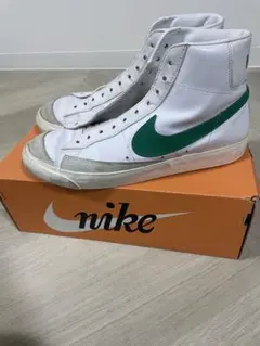 Nike BLAZER MID '77 VNTG グリーン