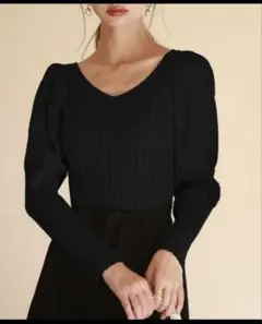 黒 リブ編み Vネック パフスリーブ ニット