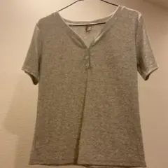Dazy-Less グレー Vネック Tシャツ M