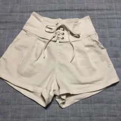 ハイウエスト　ホワイトショートパンツ　フリーサイズ　ホットデニムパンツレディース