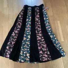 ポリエステル縮緬地のフレアースカート