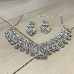 クリスタルビジューネックレス　ピアスセット