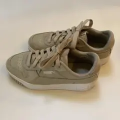 PUMA ベージュ 厚底スニーカー