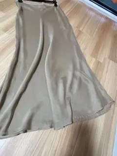 ZARA フレアスカート Mサイズ ベージュのサムネイル