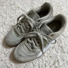 PUMA スニーカー ベージュ系 ローカット　24cmのサムネイル