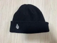 黒いアクリルビーニー帽子 J5820100