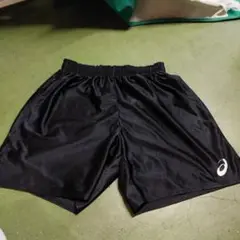 黒のバレーボールパンツ