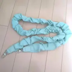 ミントグリーン クシュクシュ　スマホショルダーストラップ