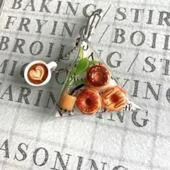 ♡ガチャ詰め風ミニポーチ♡ミニチュアスイーツ　ハンドメイド　ドーナツ