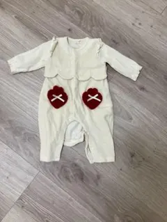 アイボリー フリルロンパース 赤い装飾
