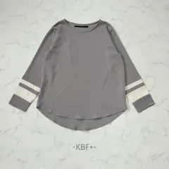 KBF+/ブラウス/ONE/グレージュ/袖ライン/綺麗めカジュアル/シンプルのサムネイル