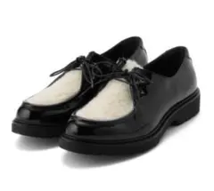 エナメルローファー