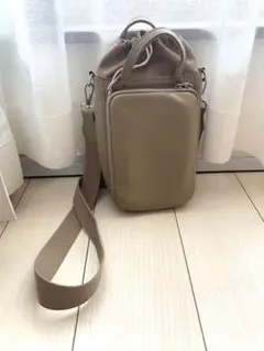 ベージュ 巾着型 ショルダーバッグ