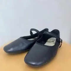 ブラックストラップ付きバレエシューズ　Mサイズ