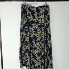 ドゥクラッセ 花柄ネイビー ベージュのスカーチョ(スカートライクパンツ)
