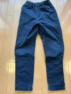 ユニクロ　ウルトラストレッチテーパードパンツ　黒　150