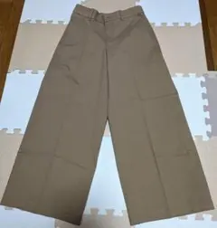 UNIQLOベージュ ワイドパンツ チノパン