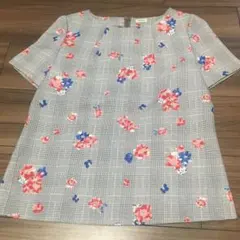 【美品】花柄トップス ソアリーク　半袖のサムネイル
