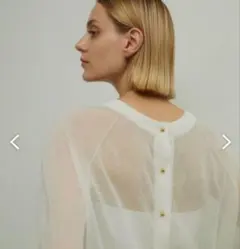 新品未使用タグ付★訳あり★BEIGE, ベイジ 2WAYシアーカーディガン 白のサムネイル