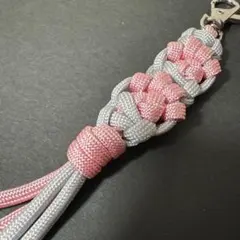 ぷっくり 肉球 パラコード キーホルダー グレー×ピンク 手編み 犬 猫
