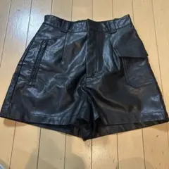 レザー ショートパンツ