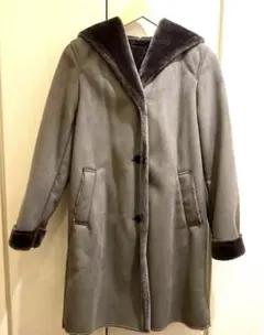 ユニクロ　グレーブラウン フード付きムートンコート