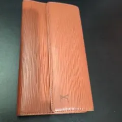 LOUIS VUITTONルイ・ヴィトン ポルトトレゾールエピ・レザー×ブラウン