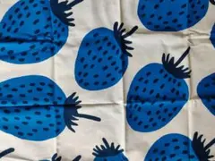 marimekkoマリメッコ★はぎれ生地　布　Mansikka イチゴ