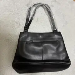黒のシンプルハンドバッグ
