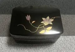 弁当箱　ランチボックス　器　箱　おかず入れ　黒い漆器　重箱　2段