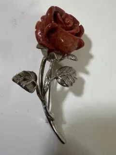 925刻印 赤い石のバラブローチ