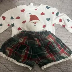 サンタ柄トレーナーとチェックスカートセット