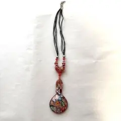 カラフルなネックレス