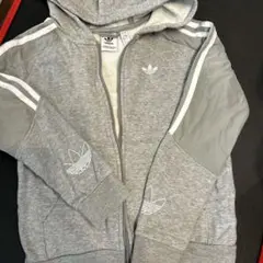 adidas グレー スウェットセットアップ